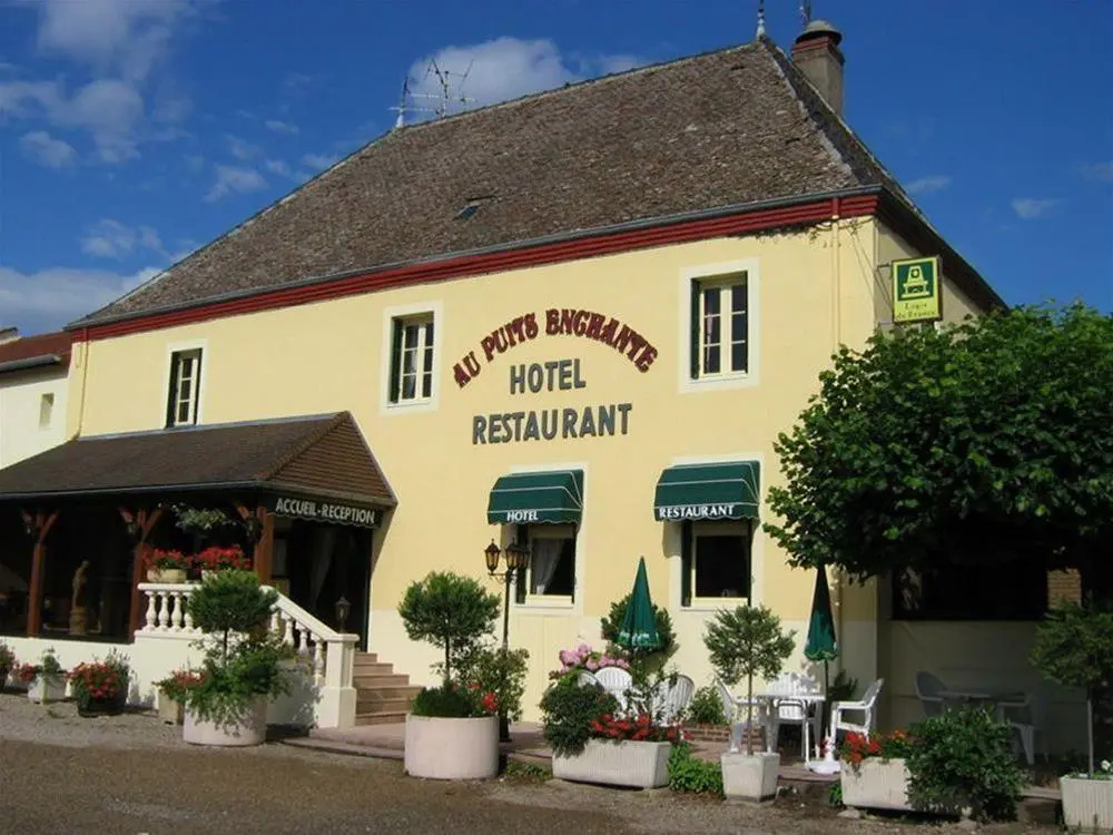 Logis Hotel Au Puits Enchante