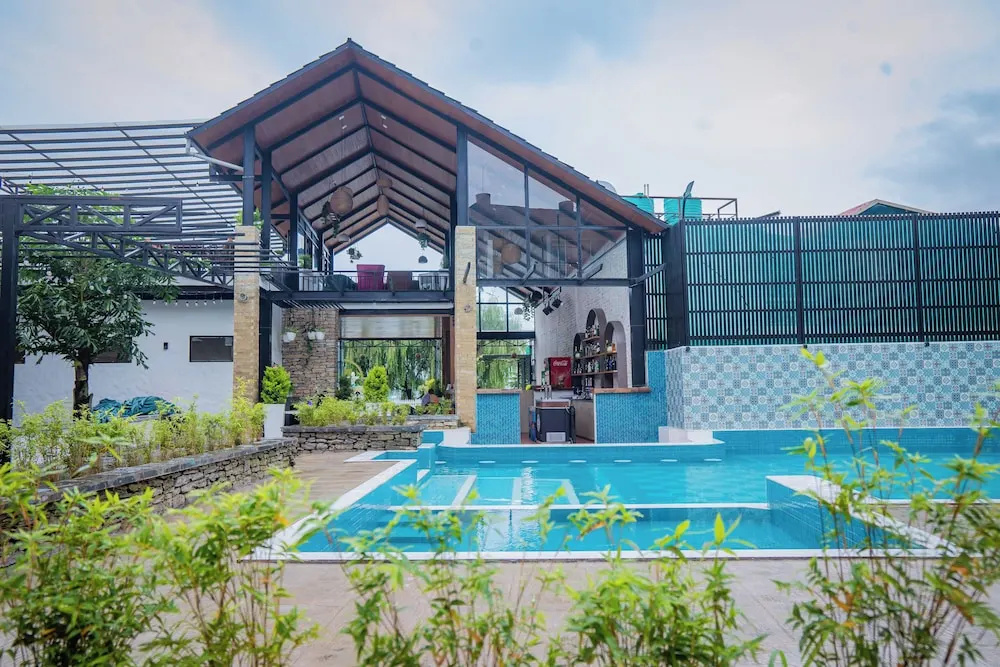 Majestic Lakefront Hotel & Suites