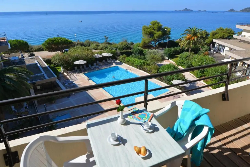 1 Bedroom Apartment with sea view