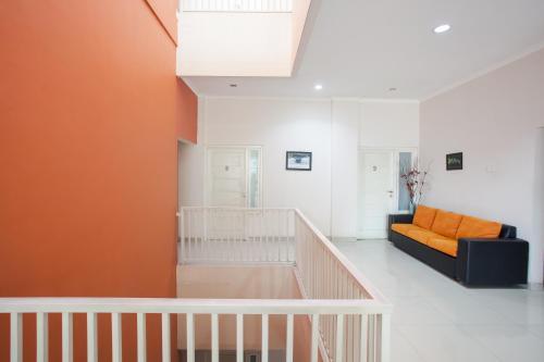 Отель RedDoorz @ MERR Surabaya, фото 13