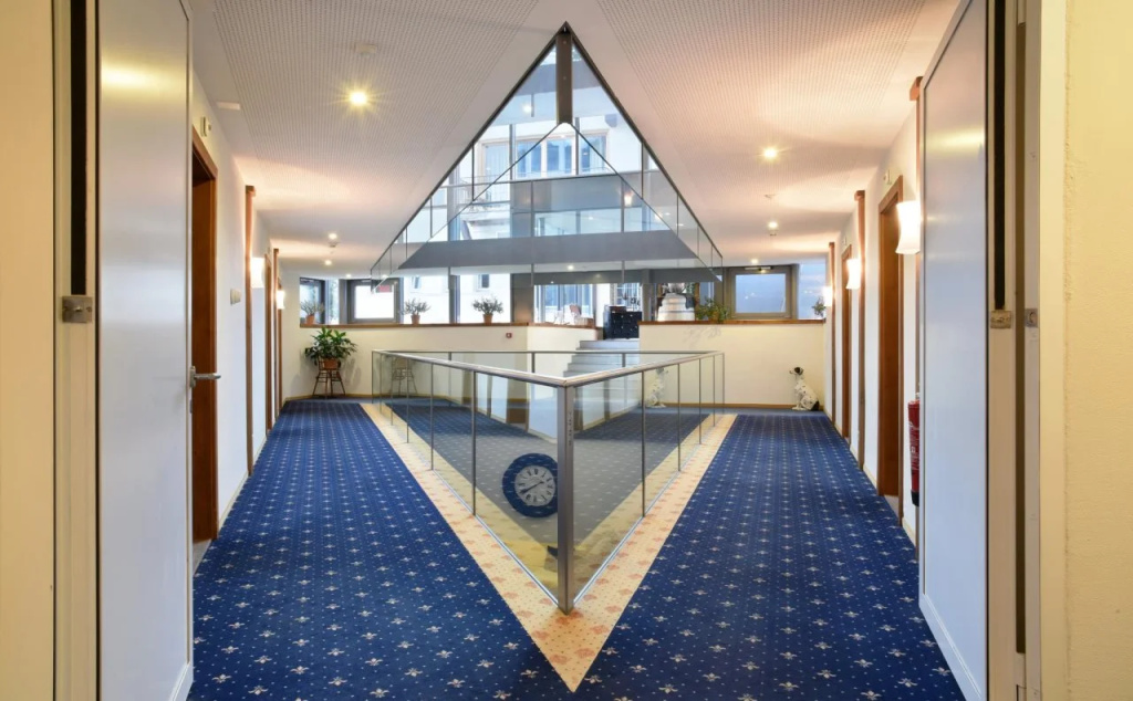 Lobby & Reception