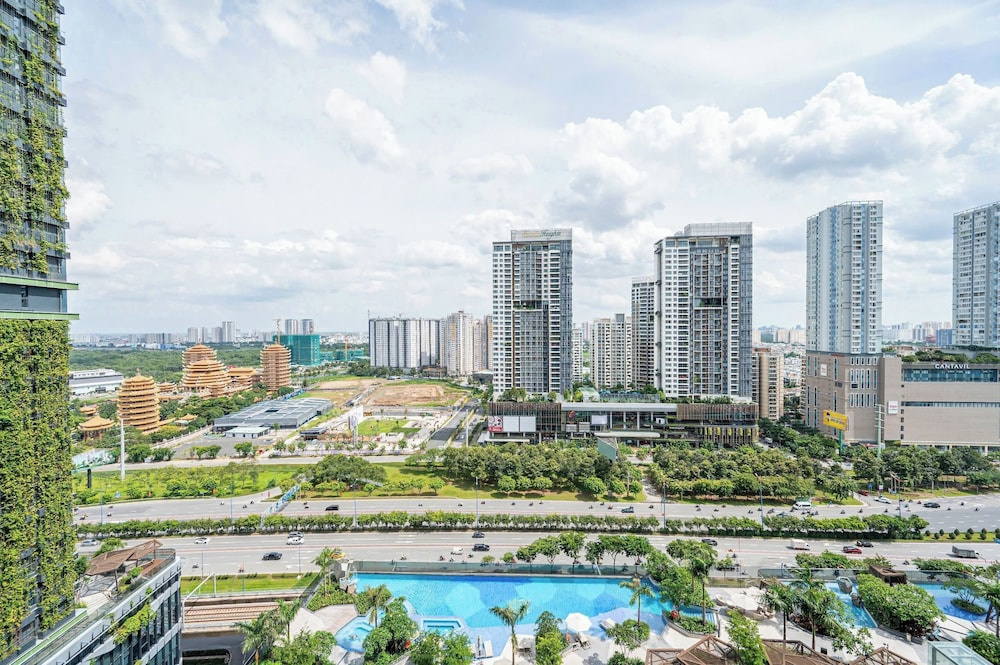 LUMIERE Riverside Signature Residence