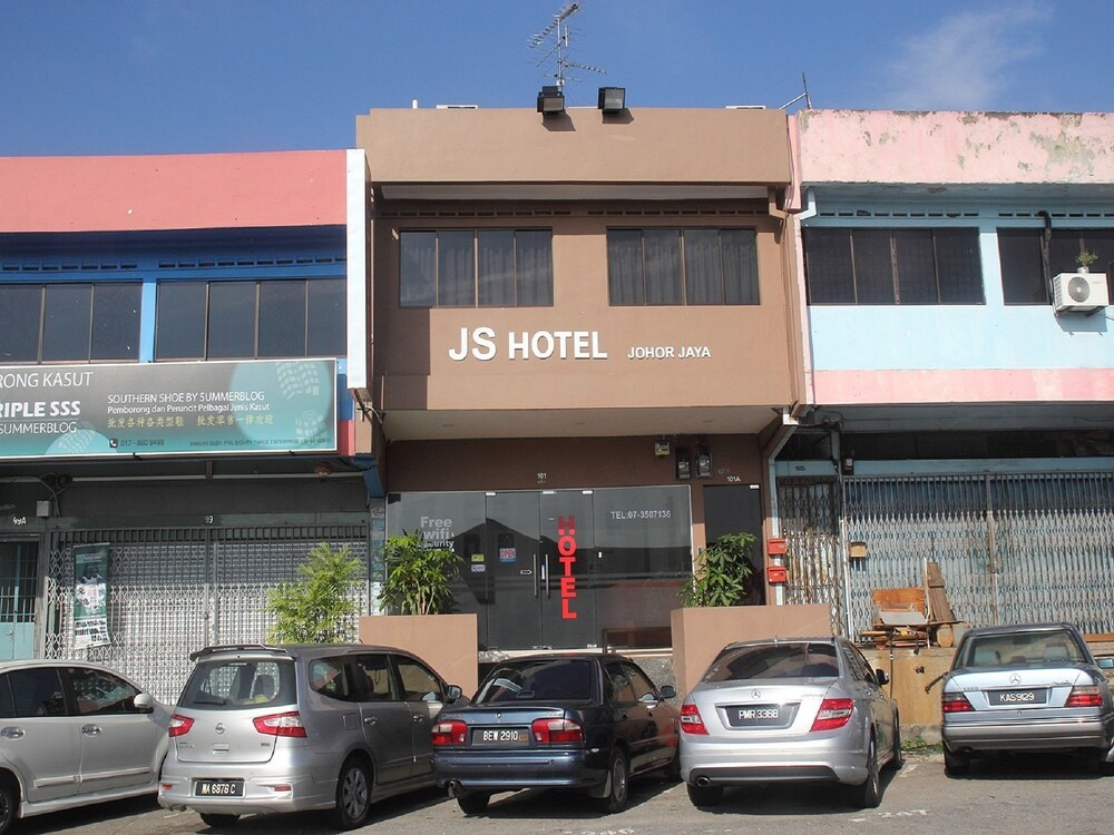OYO 89985 Js Hotel