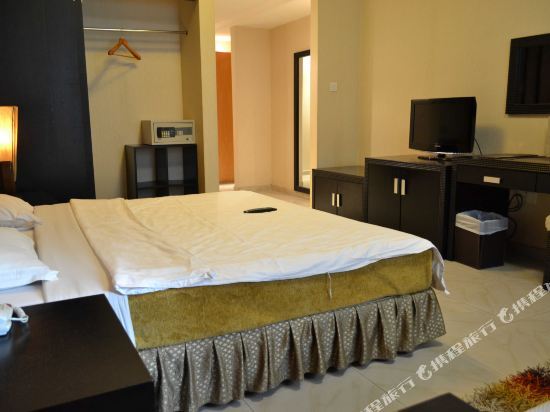 Crystal Plaza Hotel