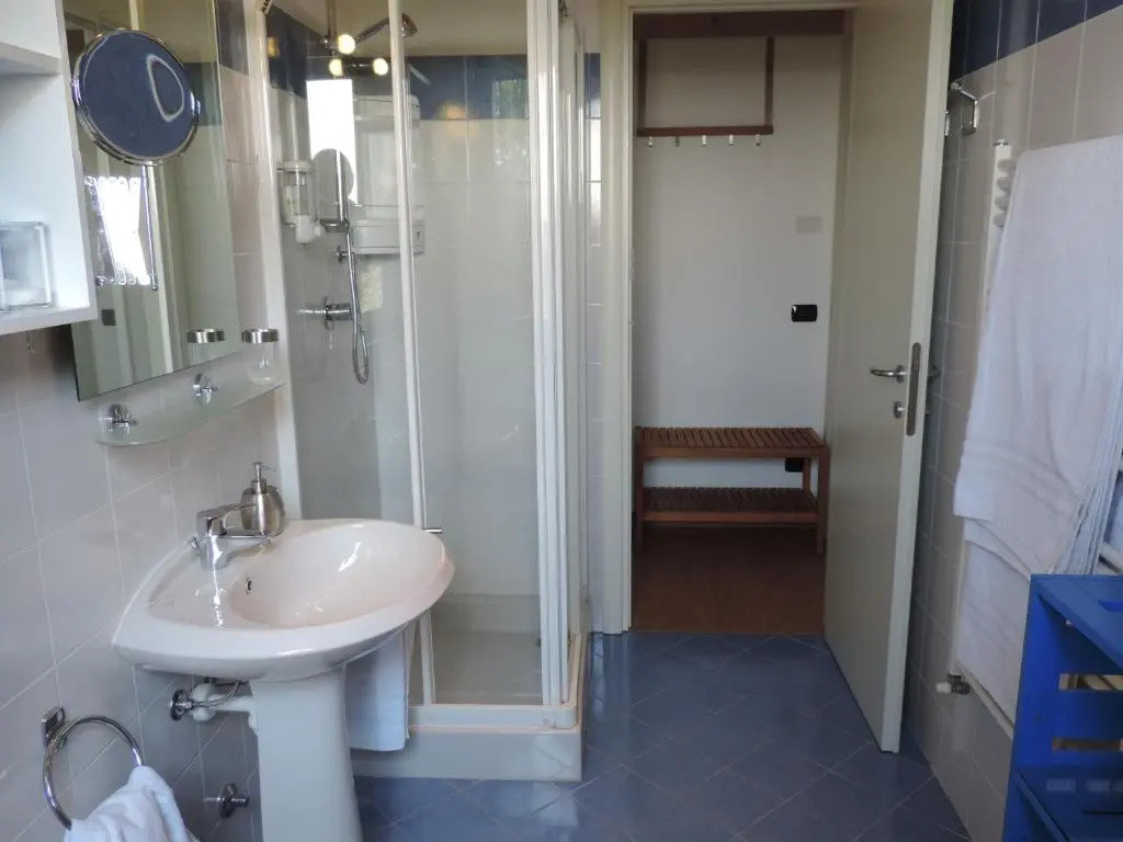 Standard Triple room with garden view