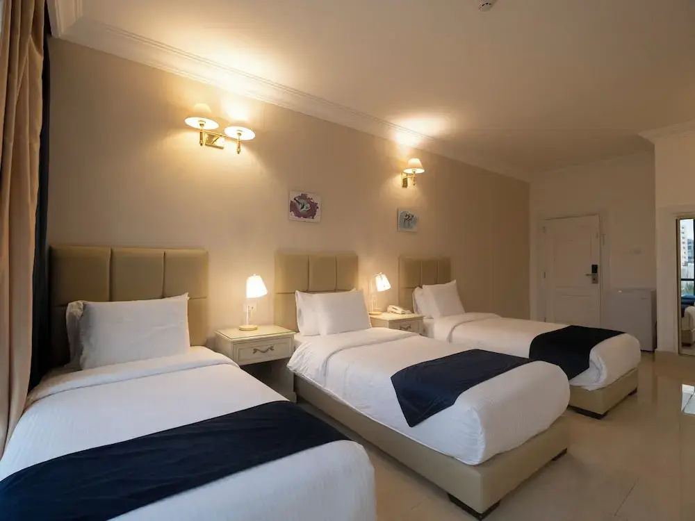 Standard Triple room