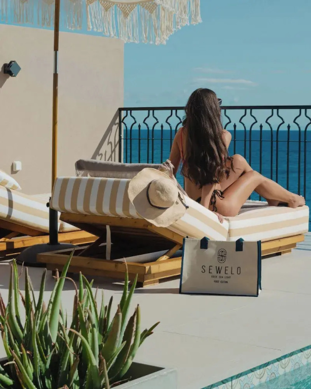 Luxury Double Suite with sea view (full double bed)