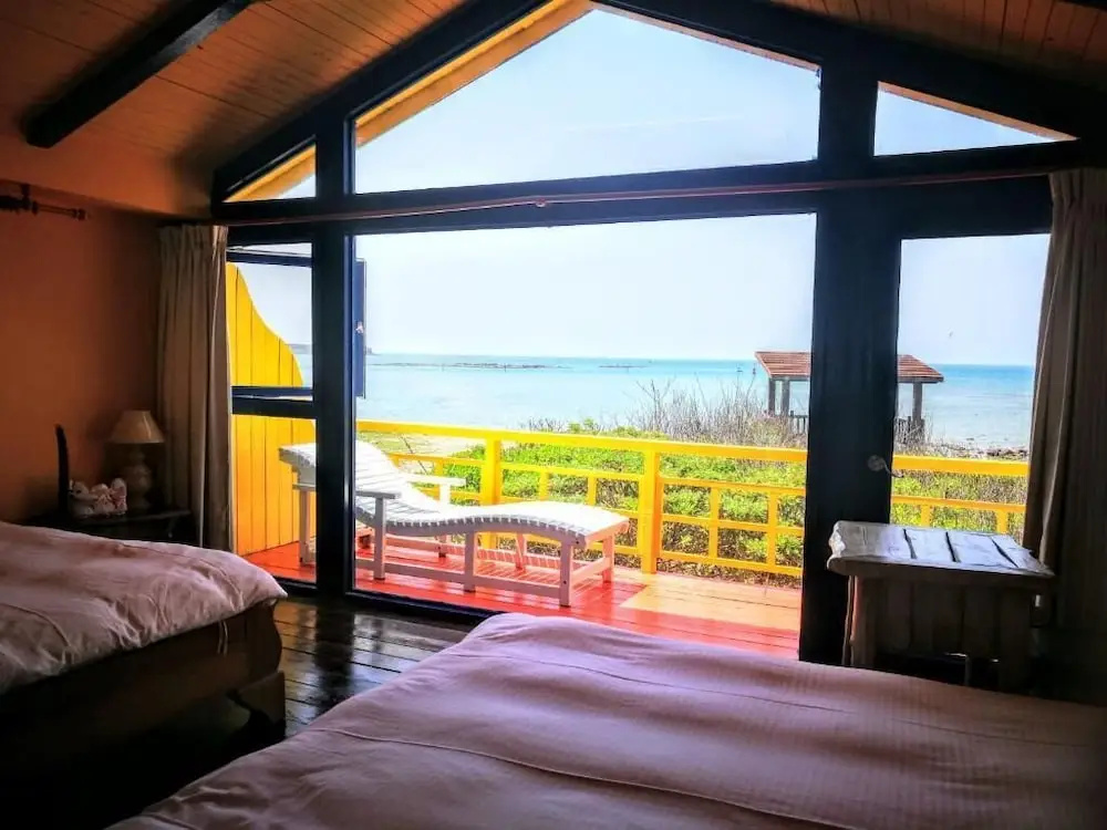 Chalet with balcony and with ocean view