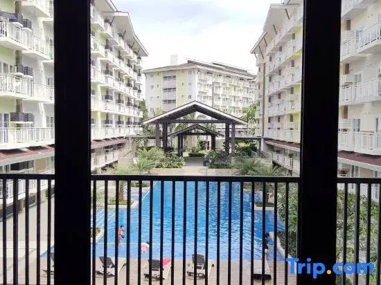 Furnished one bedroom condo near airport