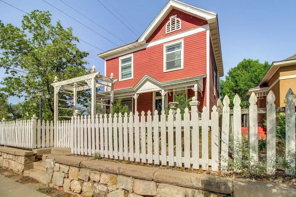< 1 Mi to Downtown Abq: Historic Manor w/ Patio!