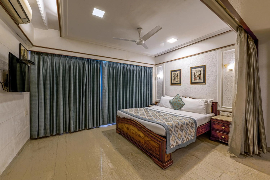 Hotel Regal Enclave in Mumbai