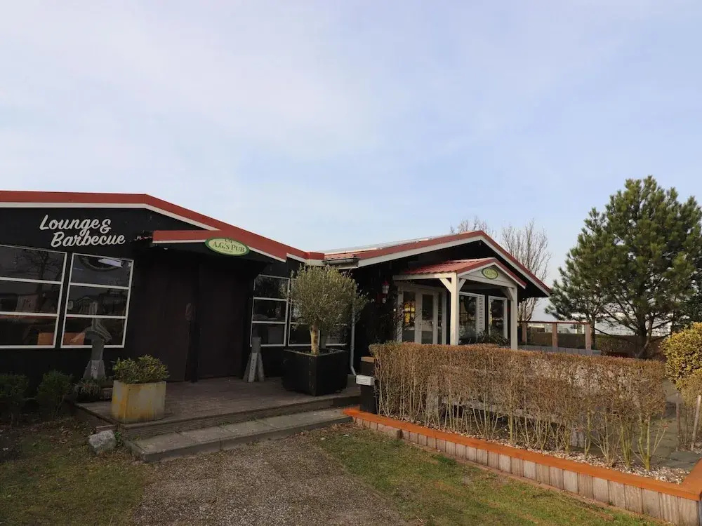 Beautiful Chalet Between Golf Course and Beach