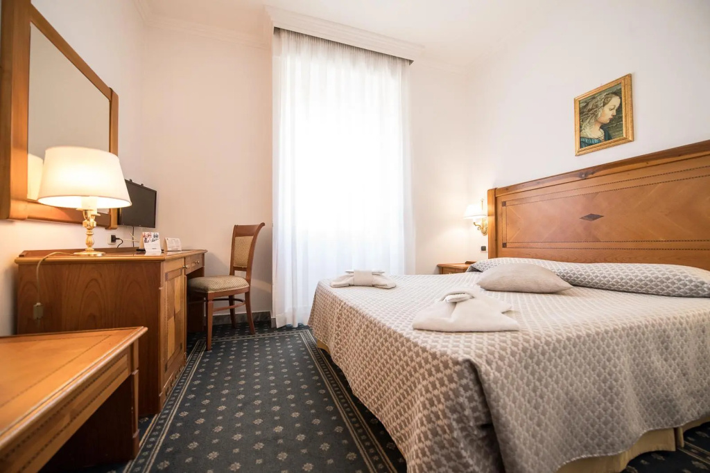 Double room (full double bed)