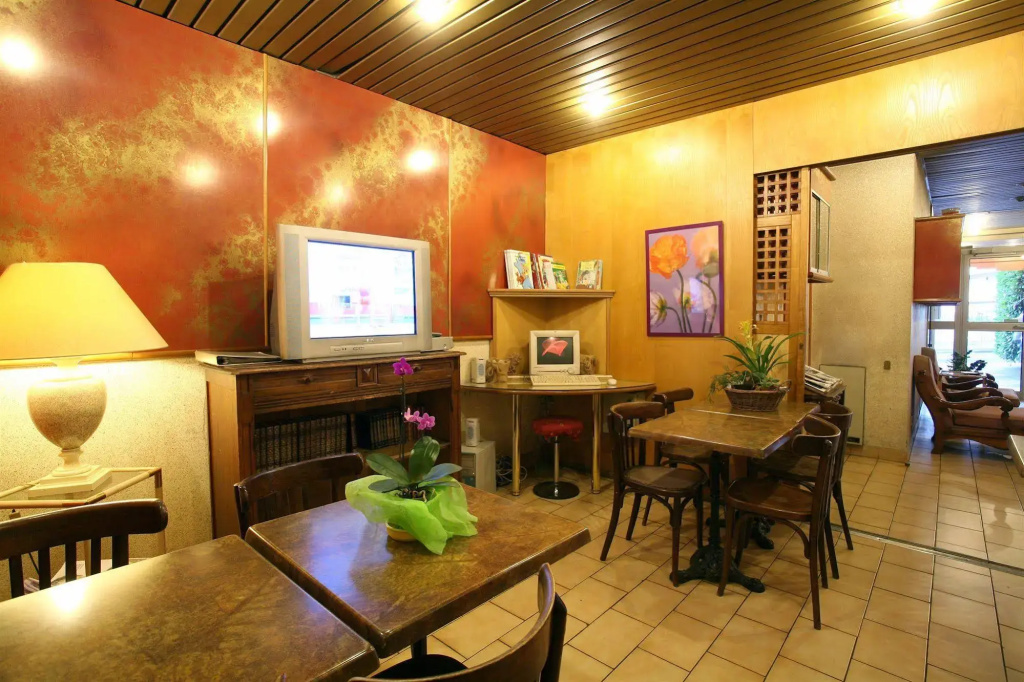 Hotel photo 12