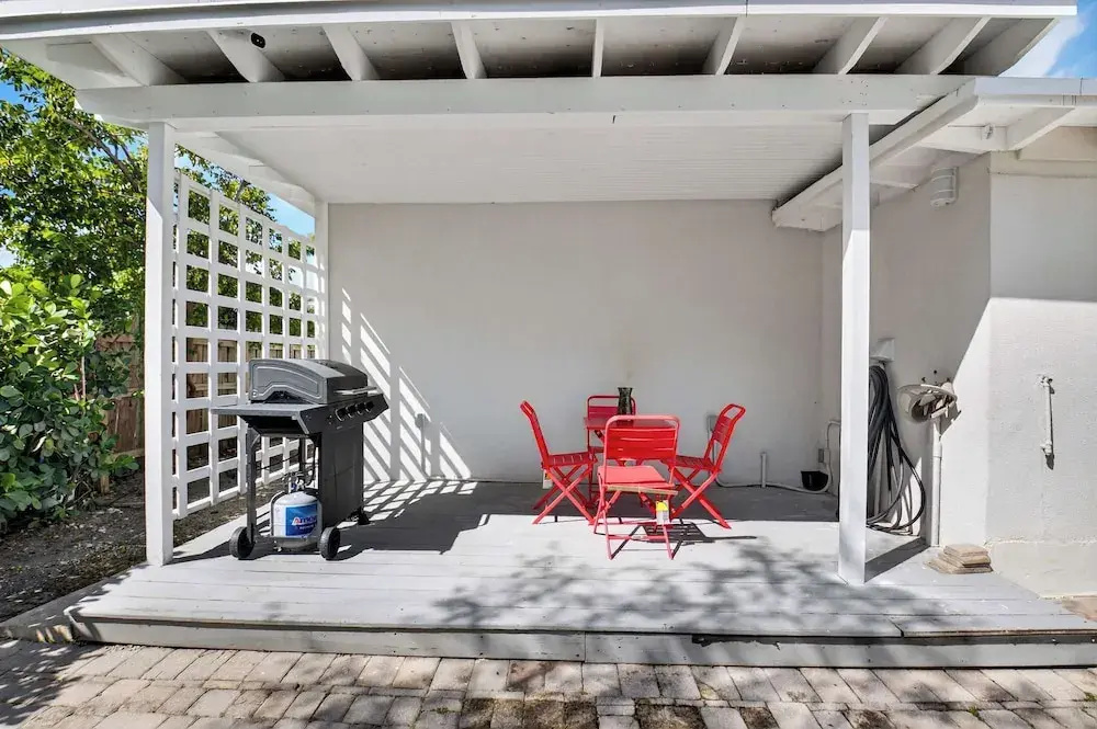 Delray Daydream, Home for 8