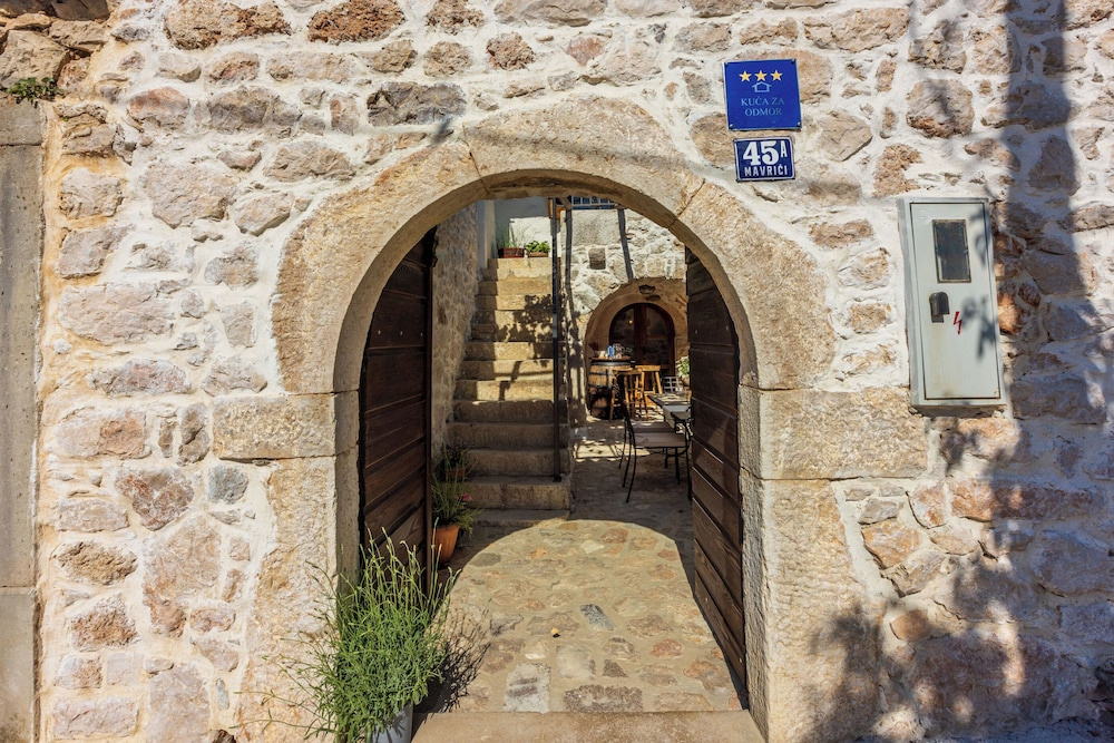 House Stara Kuca-old Stone House