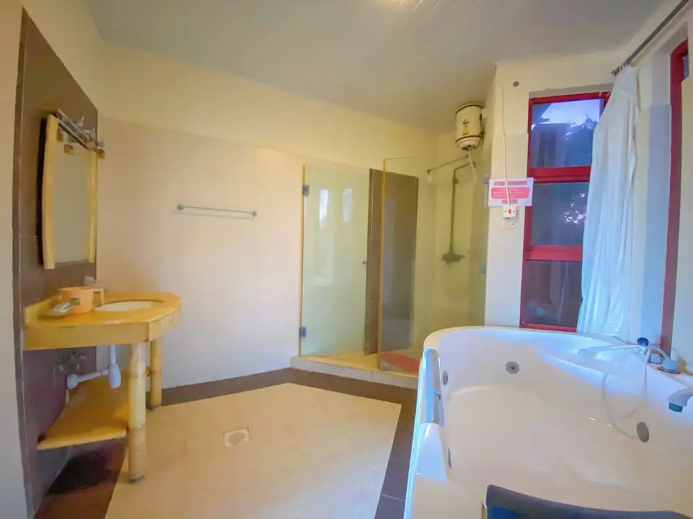 Sea Breeze Beachfront Apartments - фото 24