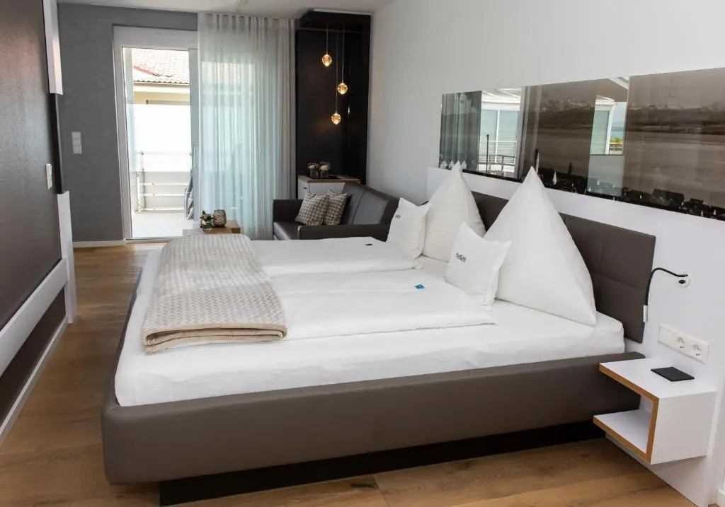 Standard Double room with balcony (full double bed)