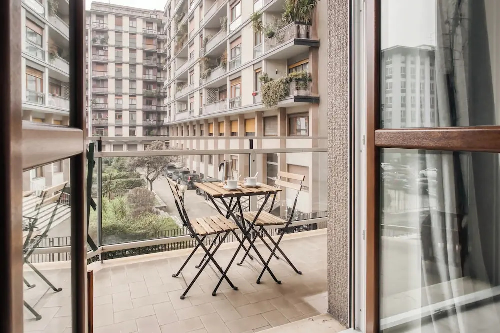 Beautiful apt with 2 balconies