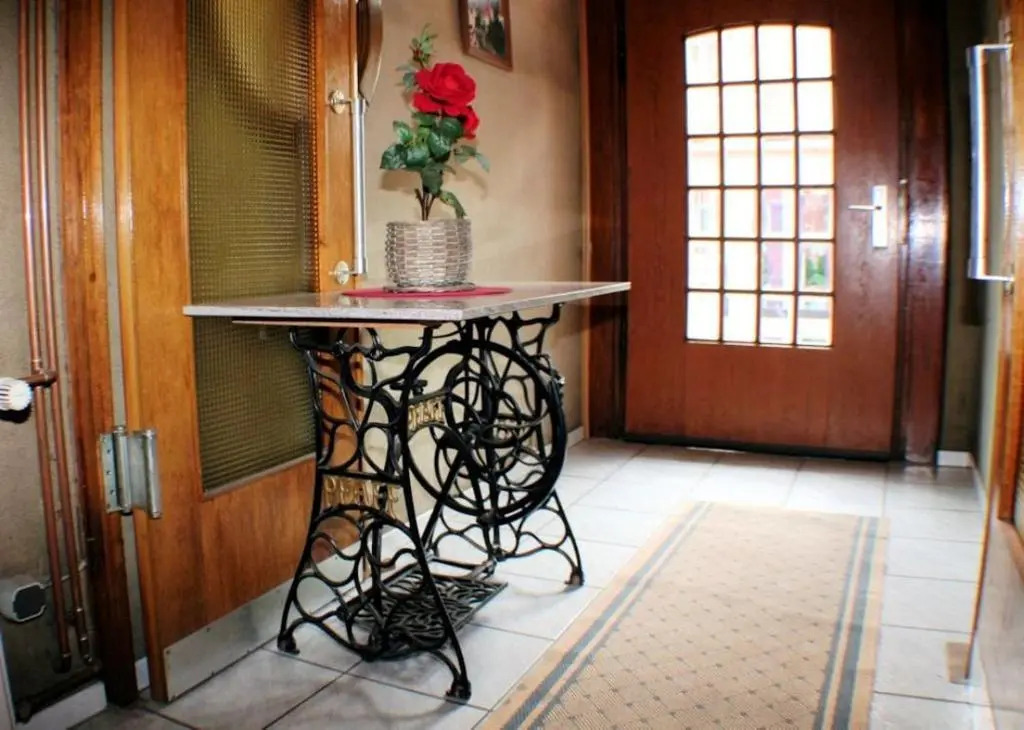 四人房，設有陽台及花園景觀