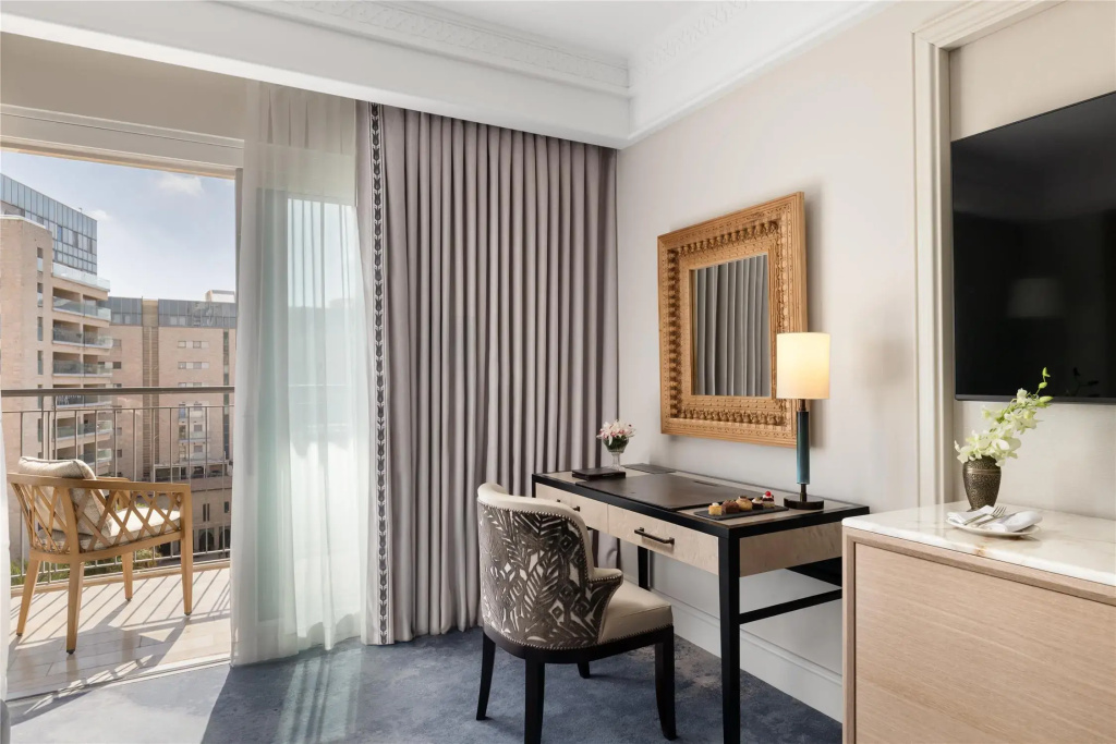 Deluxe Double room (full double bed)
