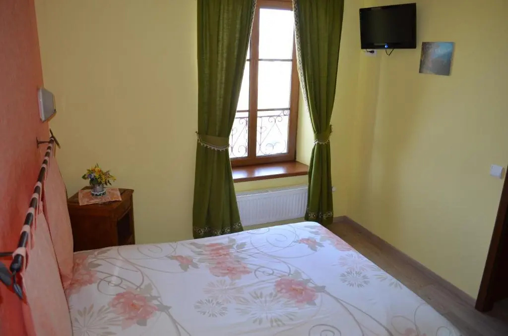 Standard Double room (full double bed)