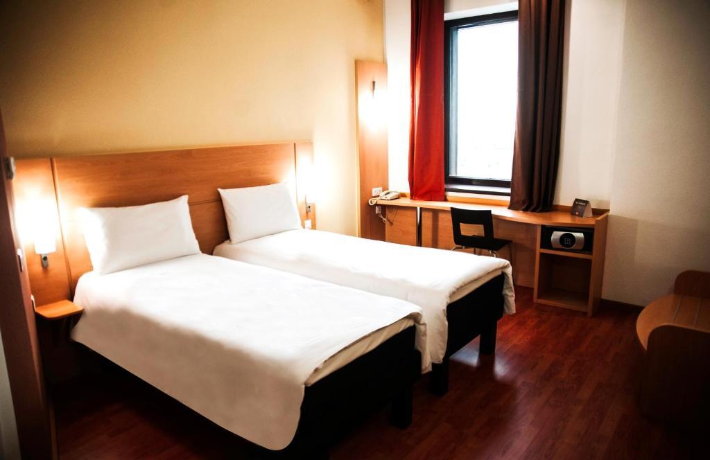 Двухместный номер Standard с видом на город 2 отдельные кровати в Отель Ibis Астана