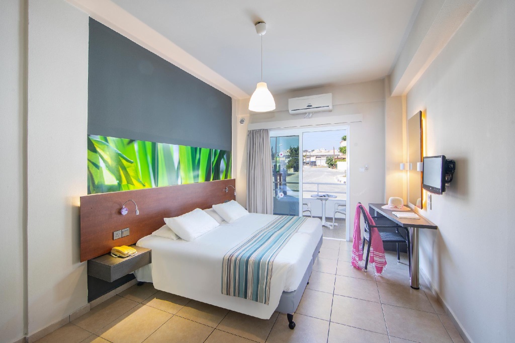 Double room (full double bed) (bed type is subject to availability)
