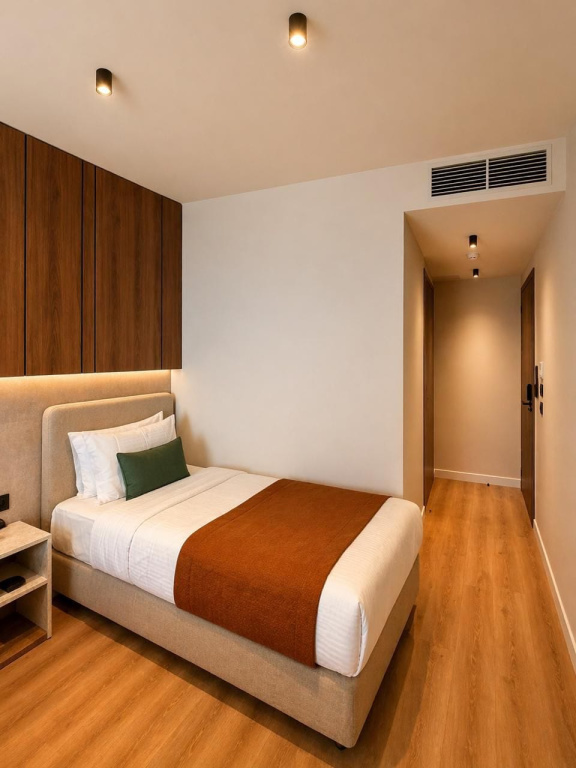 Standard room with street view