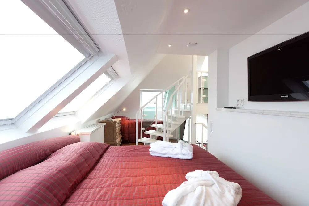 Deluxe Suite with balcony
