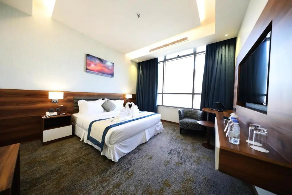 Deluxe Double room (full double bed)