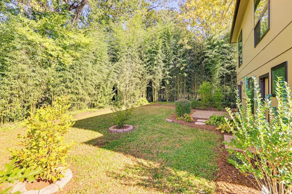 4 Mi to Dtwn Greenville: Group-ready Home w/ Yard