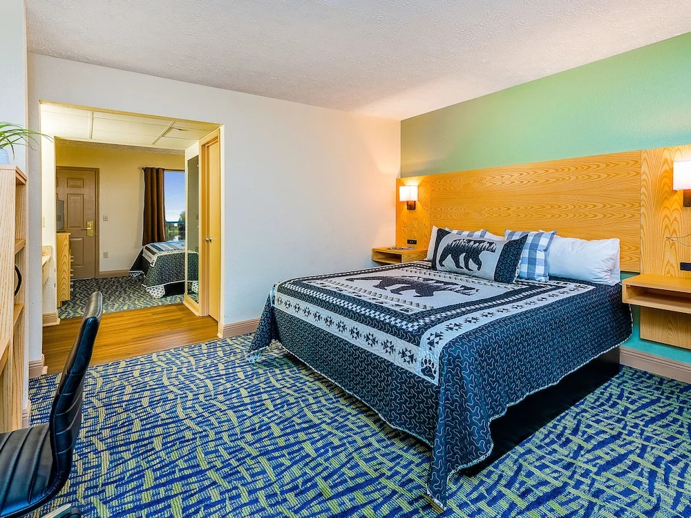 Standard Quadruple Basement room with balcony