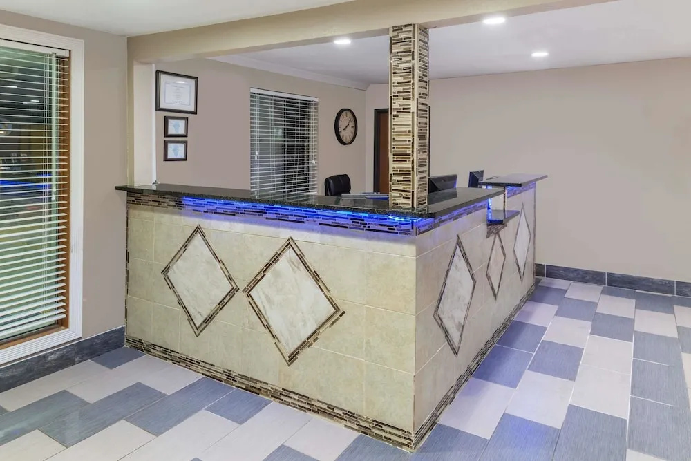 Lobby & Reception