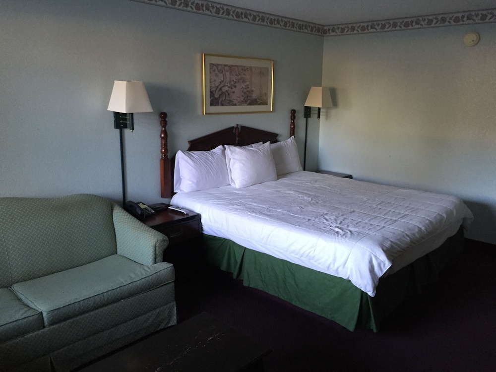 Budget Inn — 3