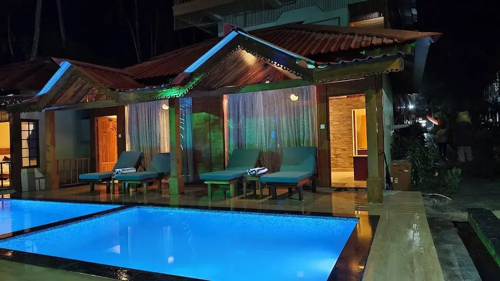 Villa with balcony and beachfront