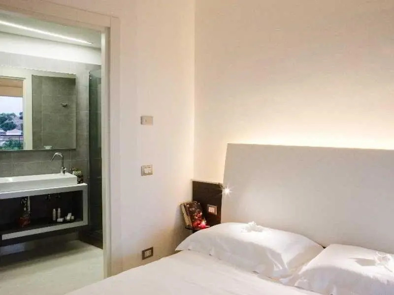 Standard Double room with balcony (full double bed)