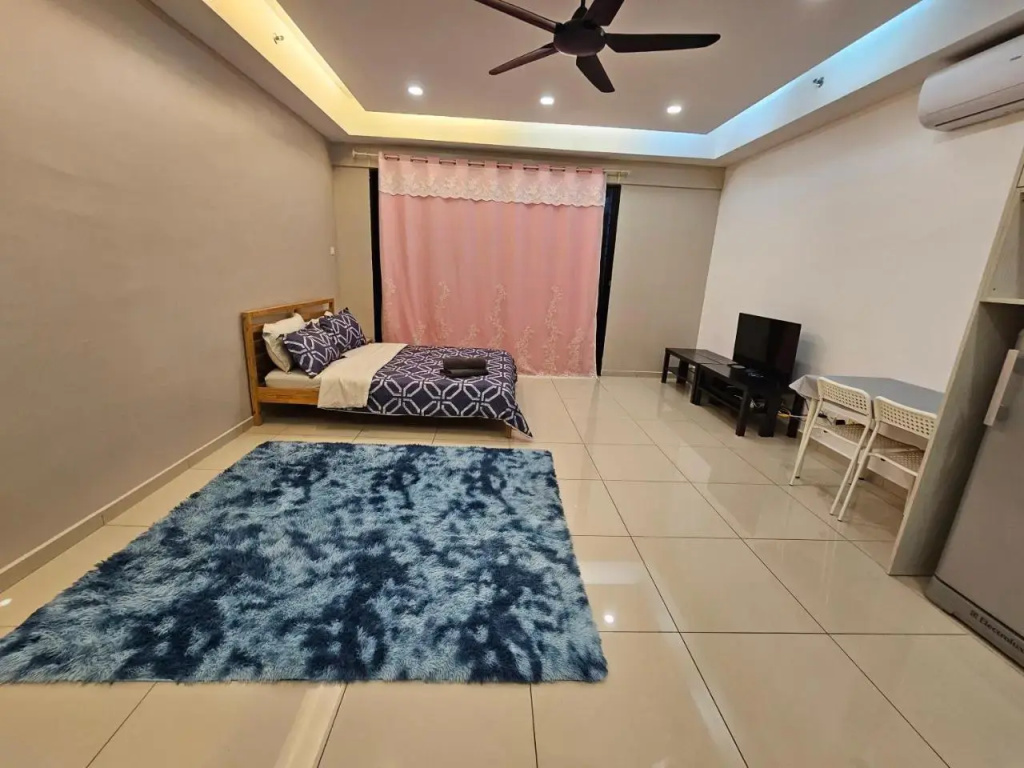 Hill 10 Residences I-City by Beestay