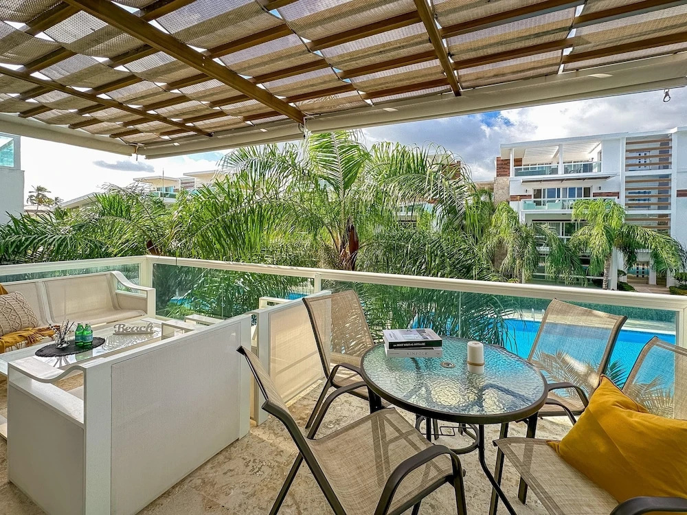 Incredible 3 BR Penthouse w BBQ Jacuzzi
