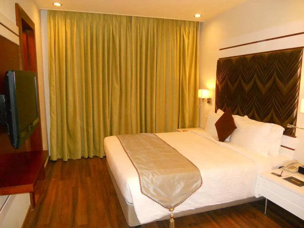 Standard Double Club room (full double bed)