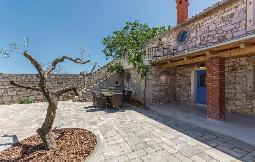 Stunning Home in Mihelici With Wifi and 3 Bedrooms