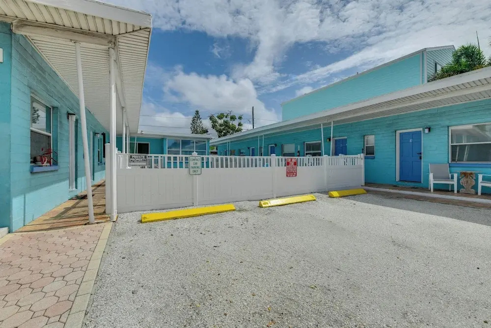 Madeira Beach Studio: Walk to John's Pass!