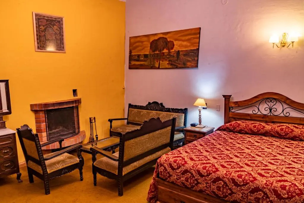 Deluxe Double room (full double bed)