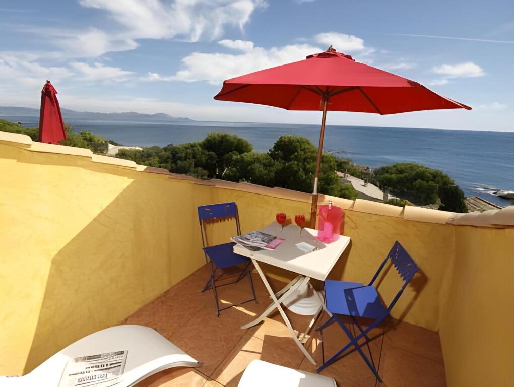 Hôtel Les Calanques by null