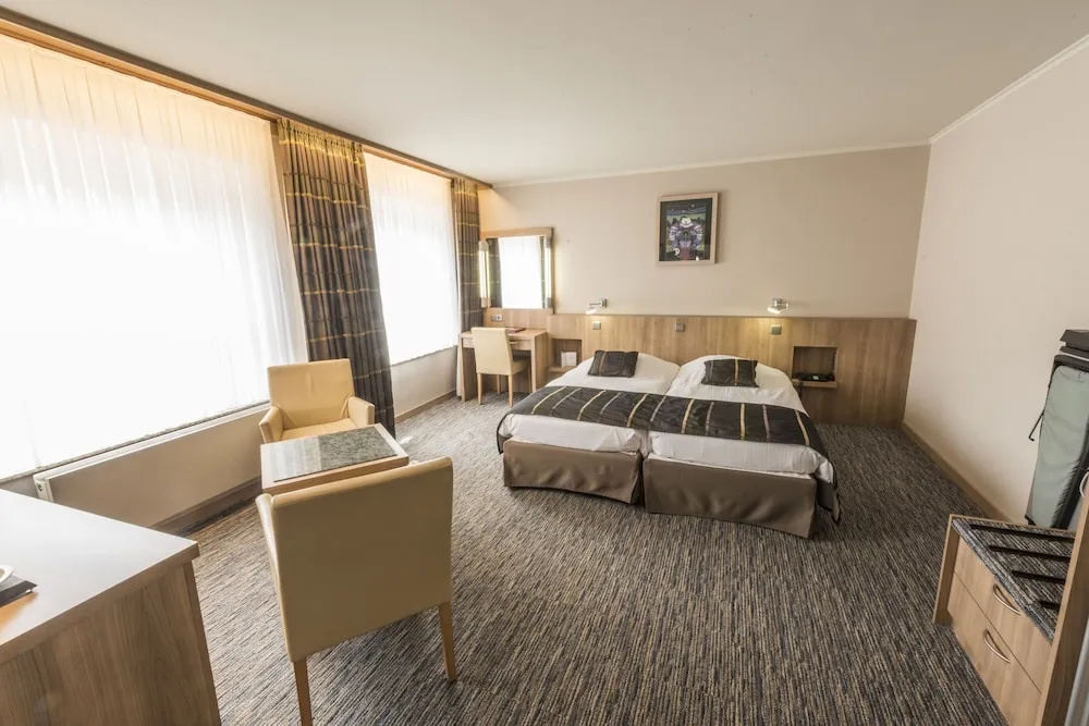 Executive Double room (full double bed)
