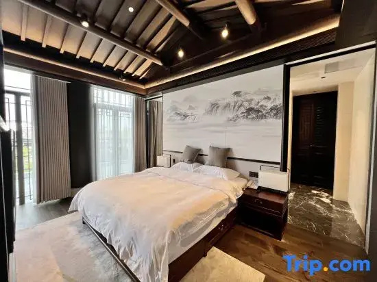 Standard Double room with lake view (full double bed)