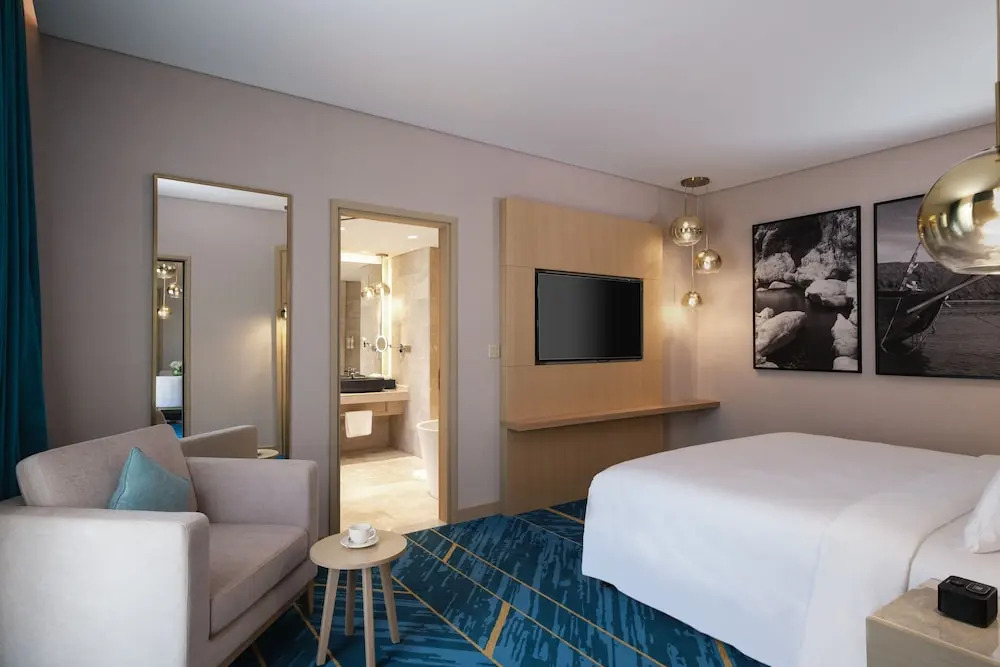 Семейный люкс с 2 комнатами с видом на город в Maani Muscat Hotel & Suites