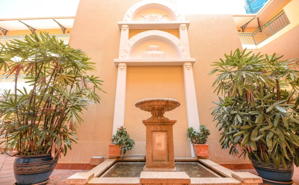 Lobby & Reception