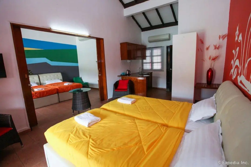 Standard Family room with garden view