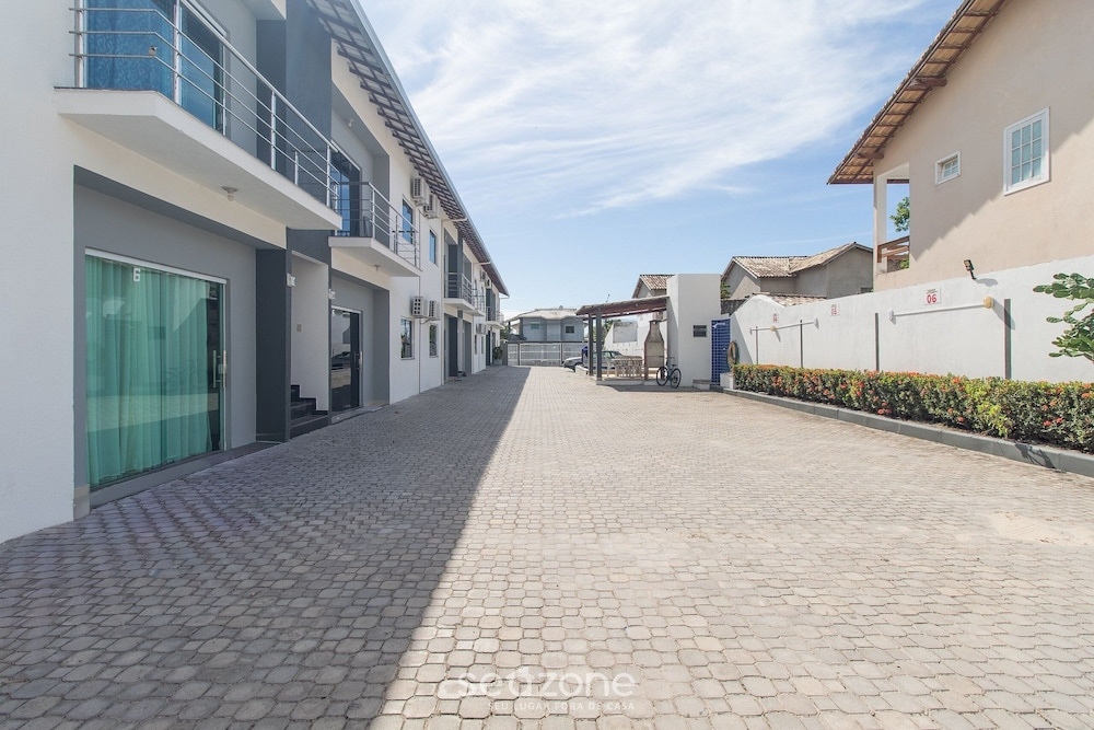Apts in Condominium w/ Pool and Barbecue - Ctys